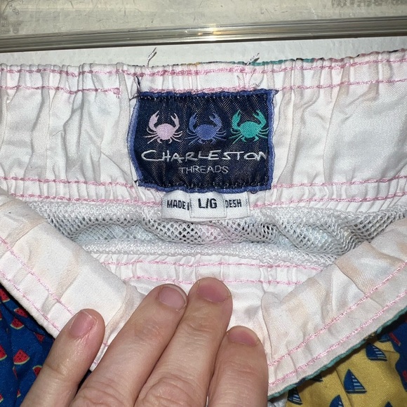 Charleston Threads Men's Plaid Quilt Print Shorts Swim Trunks Size Large - Picture 2 of 3